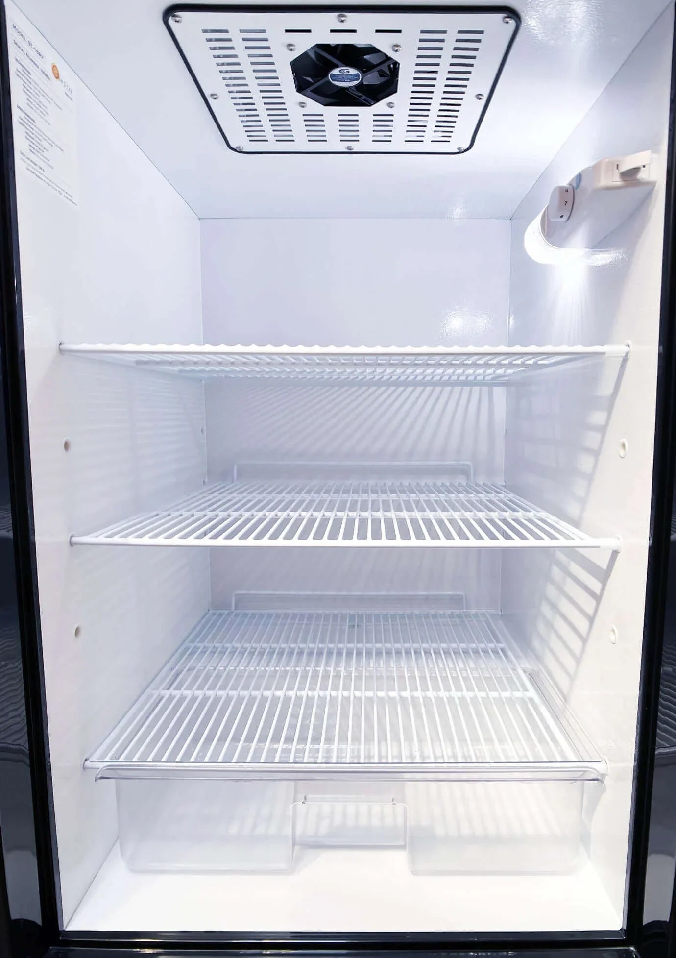 SunStar 16CU Solar/DC Refrigerator - Black ST-16RF
