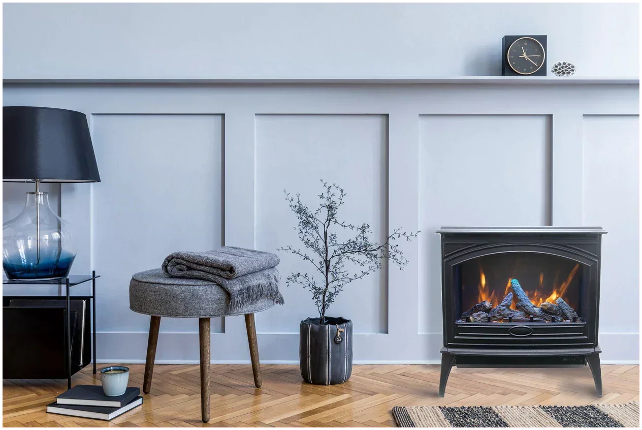 Amantii E70-NA Lynwood Series - 70 cm Freestand Electric Stove Featuring a Cast Iron Frame and a 10 Piece Birch Log Set